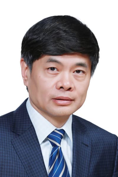 Portrait photo of James Ding