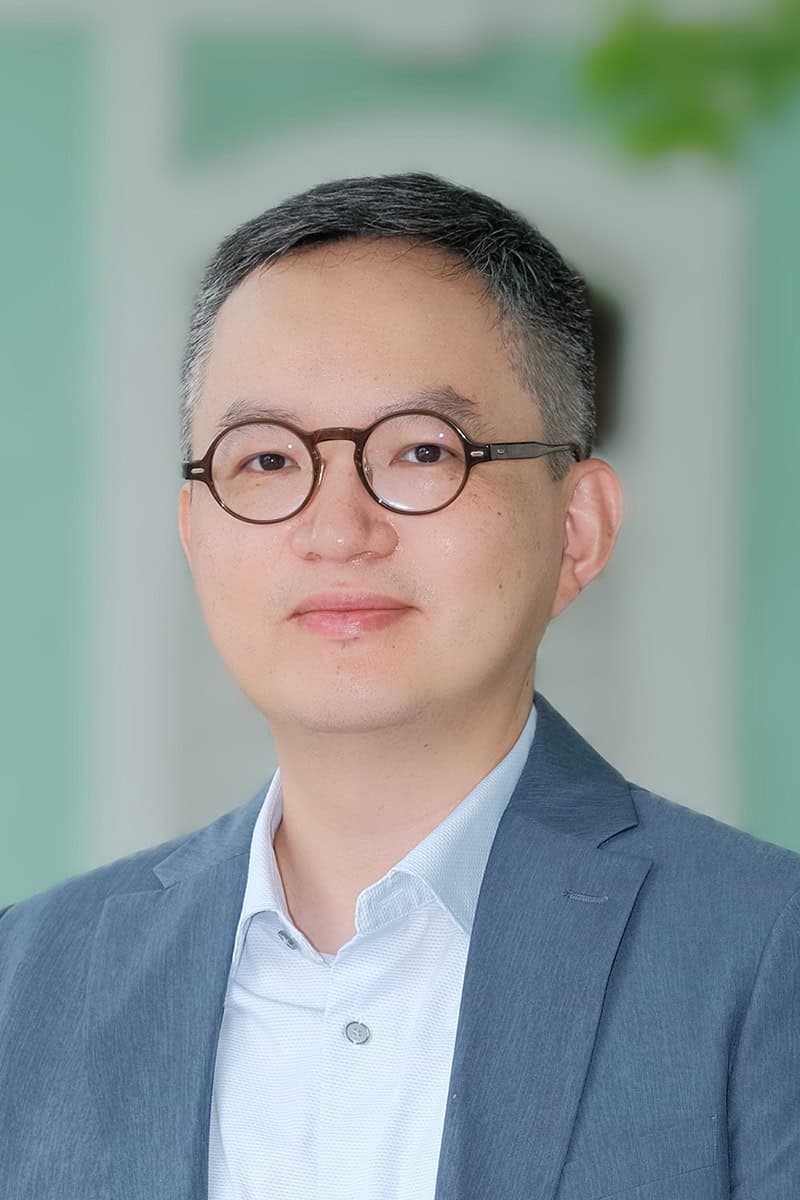 Portrait photo of 周忆粟博士